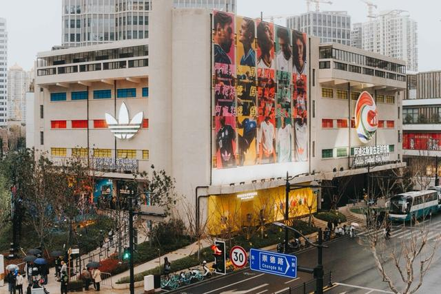 2026年世界杯球衣沪上首秀，复古足球市集点燃城