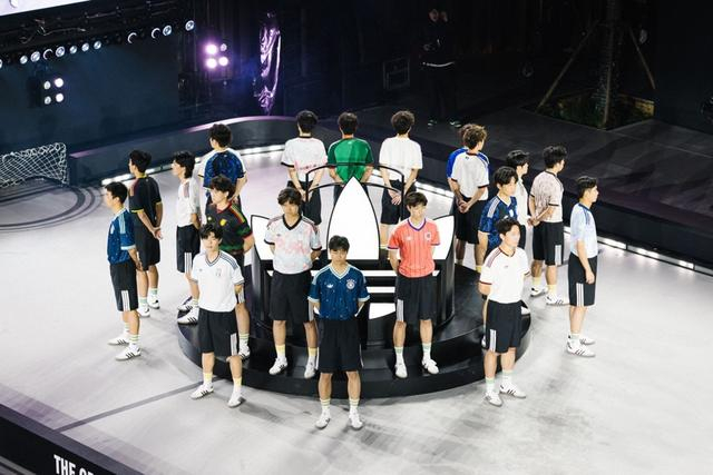 2026年世界杯球衣沪上首秀，复古足球市集点燃城