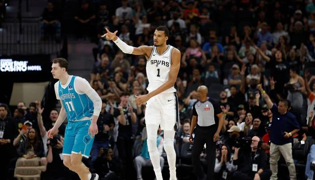 文班亚马复出砍准三双 马刺力克黄蜂稳居西部第