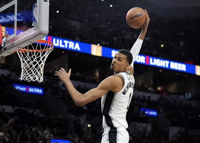 文班亚马复出砍准三双 马刺力克黄蜂稳居西部第