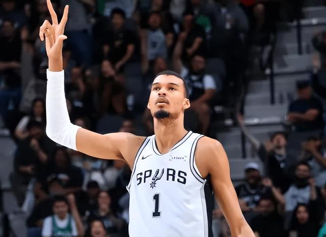 文班亚马复出砍准三双 马刺力克黄蜂稳居西部第