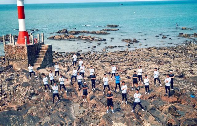 奥运冠军宁忠岩加盟东北超哈尔滨队 助力区域足