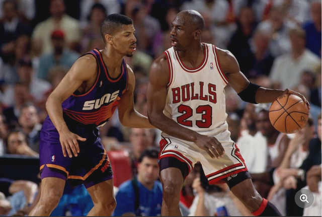 KJ从抵触乔丹到打出势均力敌表现，总决赛第三战