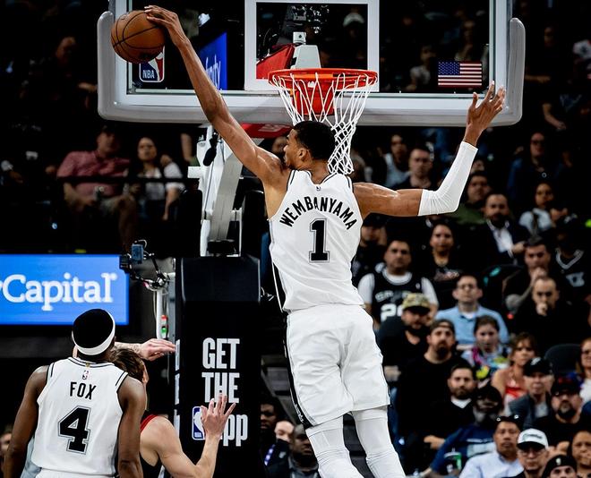 马刺二月强势崛起冲击西部冠军