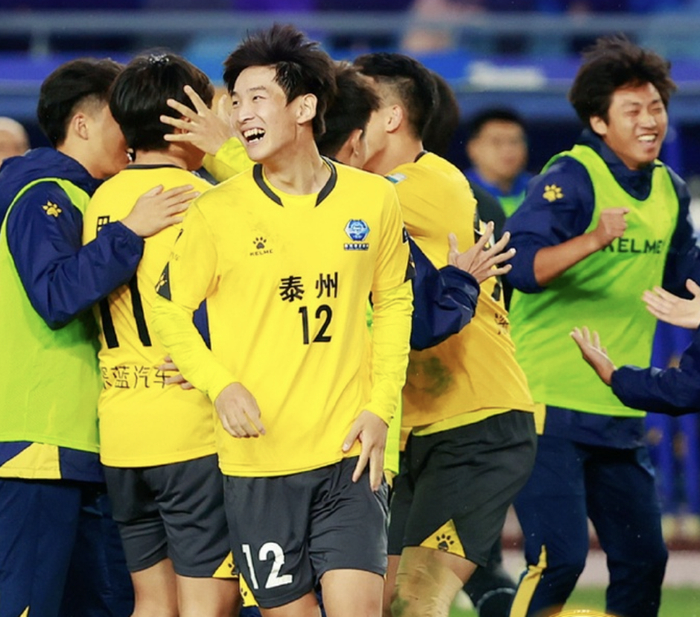 省超联赛高薪引争议 限薪令或将出台