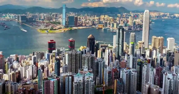 全球都市天际线：香港摩天景观、纽约现代建筑、巴黎埃菲尔铁塔等十大城市特色